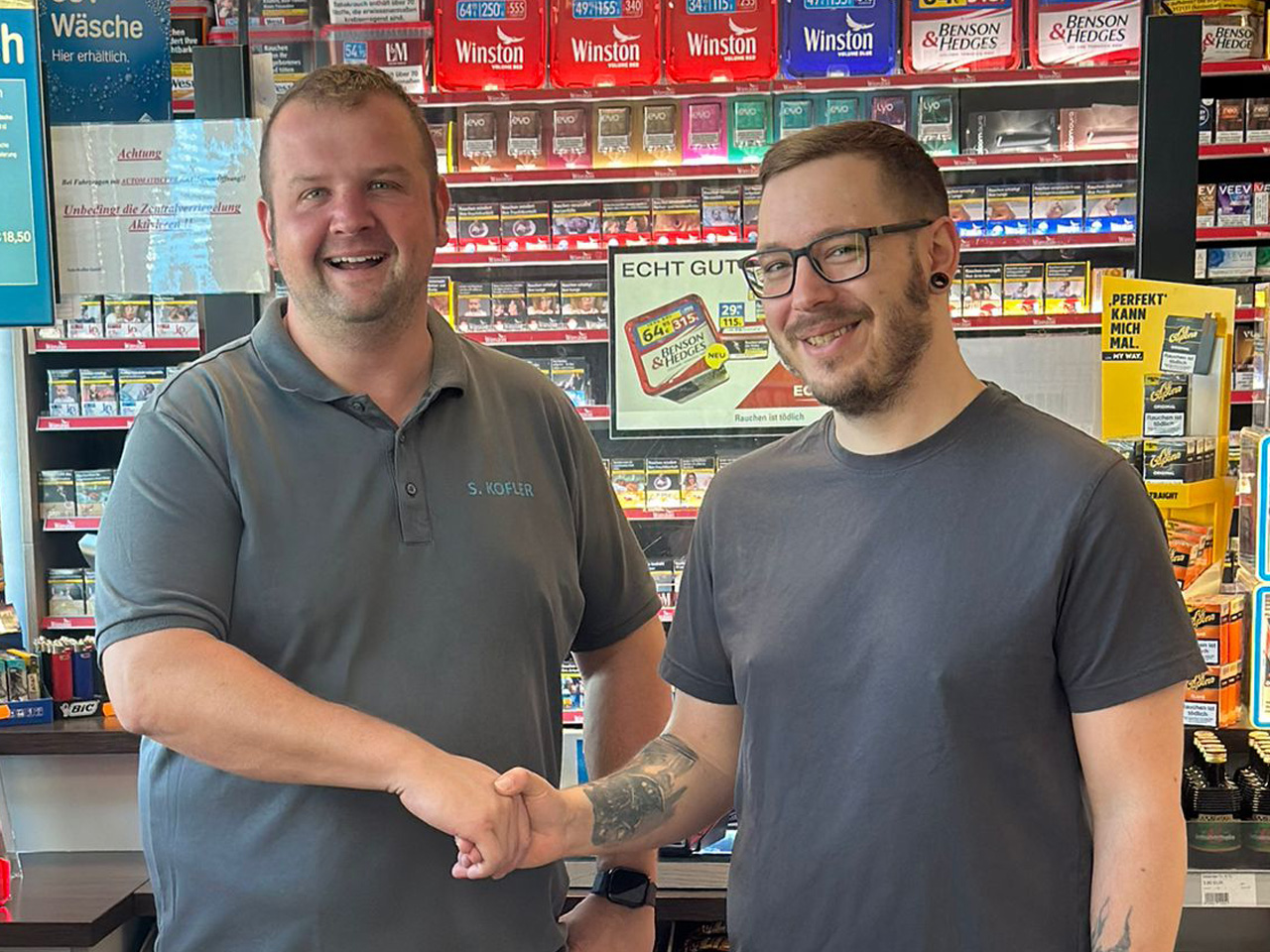 Auto Kofler Neuer Mitarbeiter unserer Aral Tankstelle und Shop ist ab sofort Joshua May